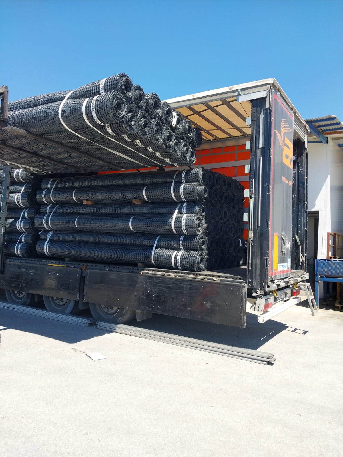 Sürekli Talep, Sürekli Tedarik: Geogrid Stoklarımız Her Zaman Güncel